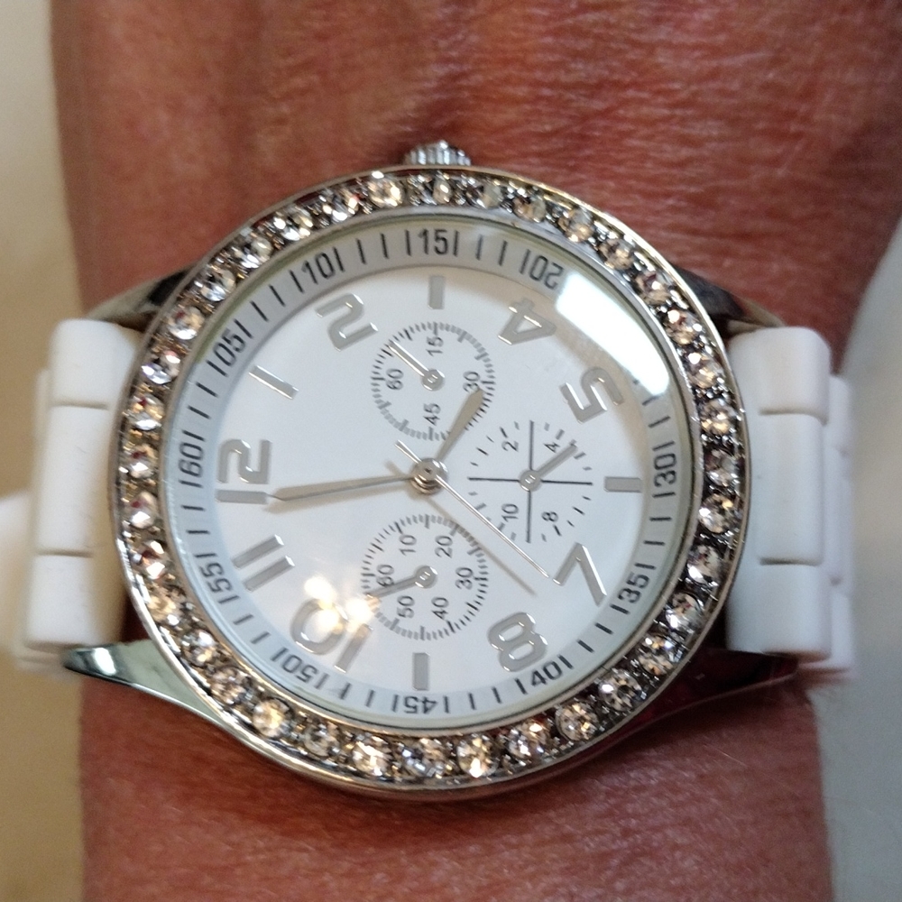 Darice watch.